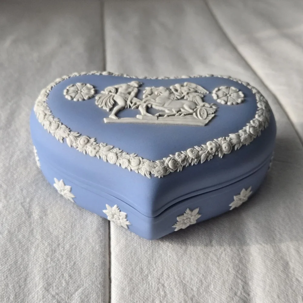 Wedgwood Blue Jasperware Heart Trinket Jewelry Box Ulysses Chariot Horse Angel